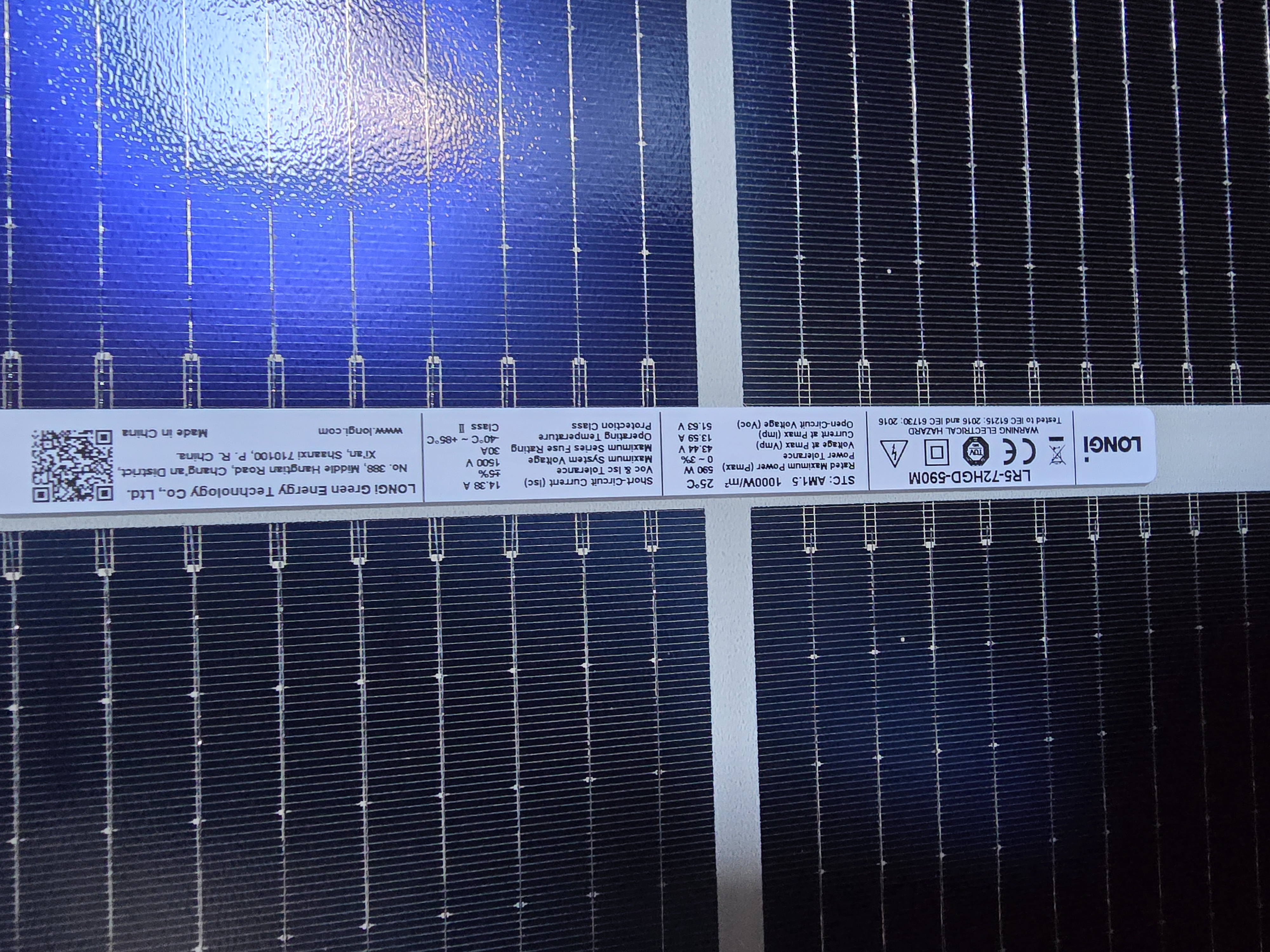 LONGi LR5-72HGD-590M panel and specification label