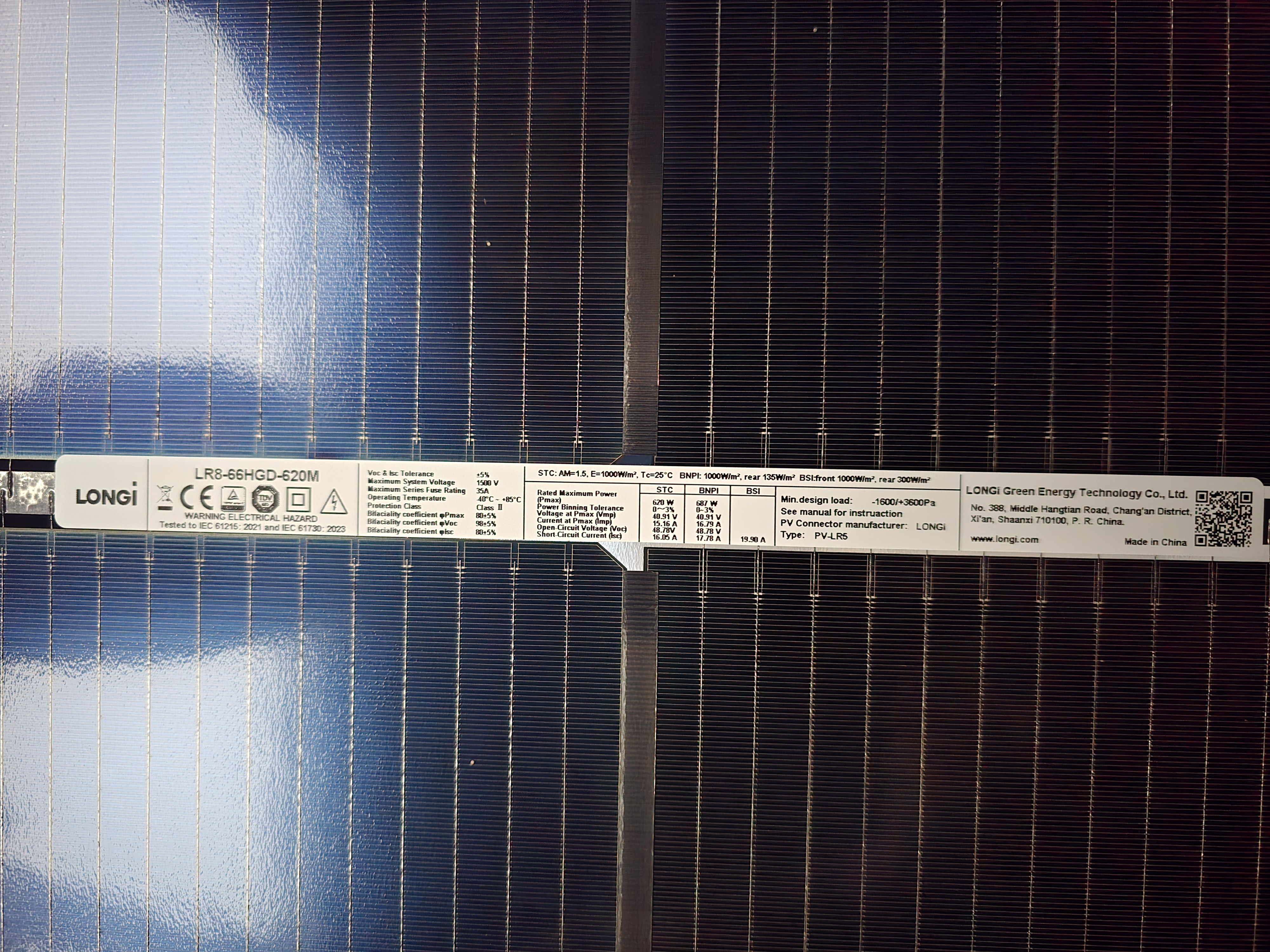 LONGi LR8-66HGD-620M panel and specification label